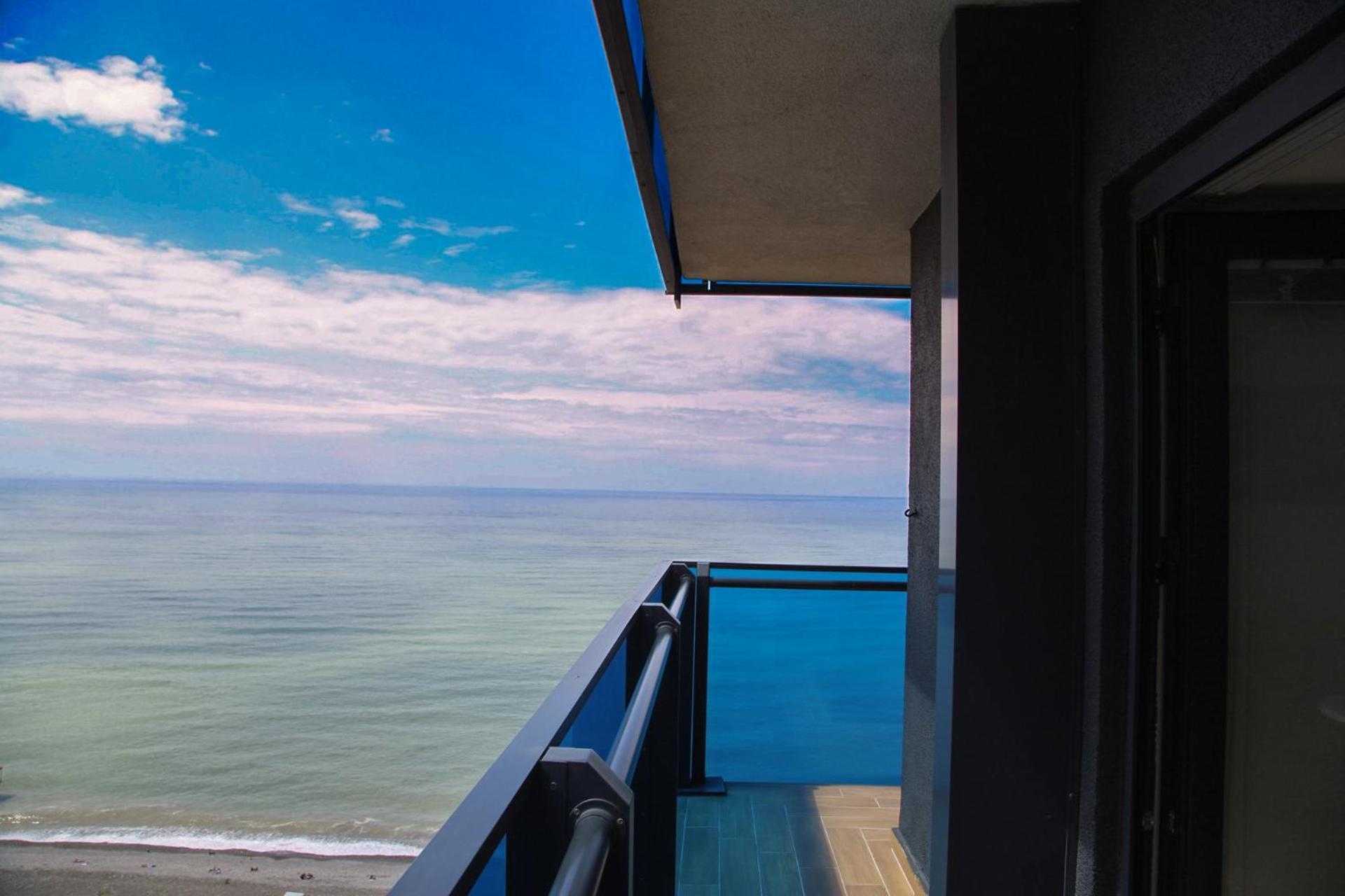 Luxury Beach Front Hotel Μπατούμι Εξωτερικό φωτογραφία