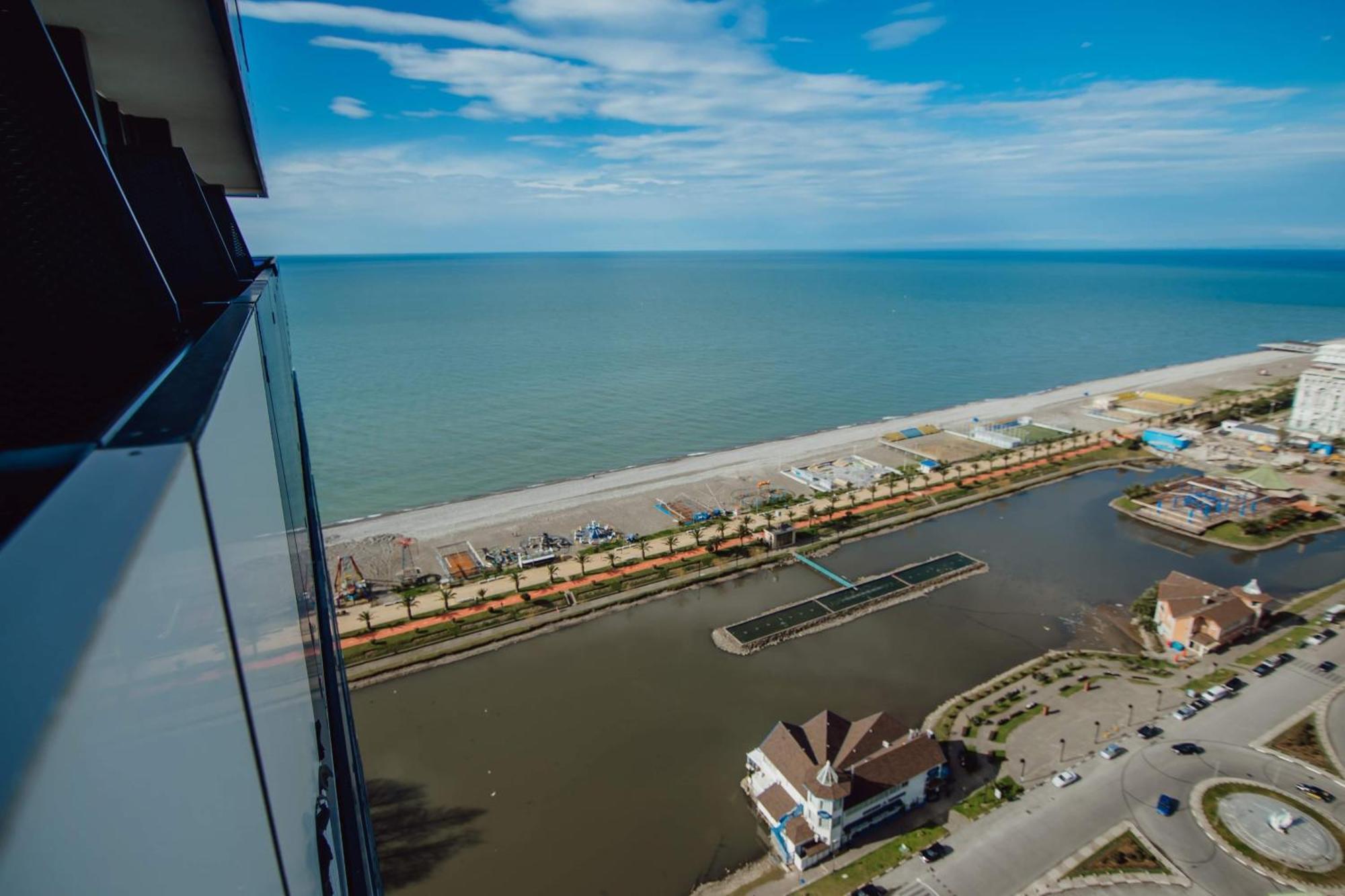 Luxury Beach Front Hotel Μπατούμι Εξωτερικό φωτογραφία