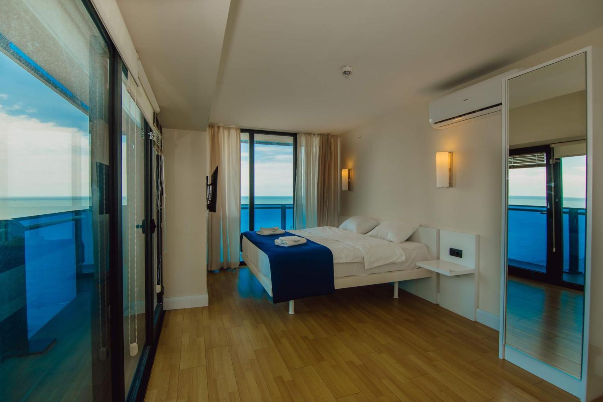 Luxury Beach Front Hotel Μπατούμι Εξωτερικό φωτογραφία