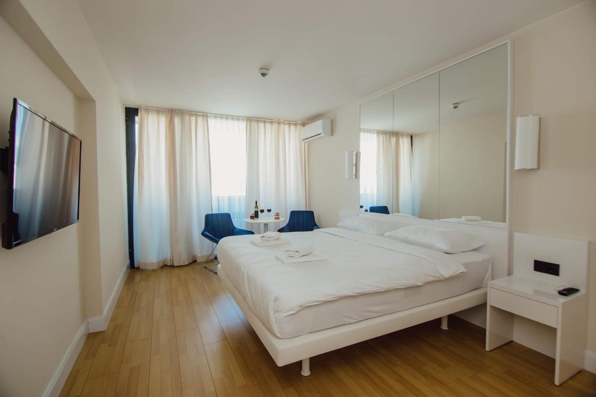 Luxury Beach Front Hotel Μπατούμι Εξωτερικό φωτογραφία